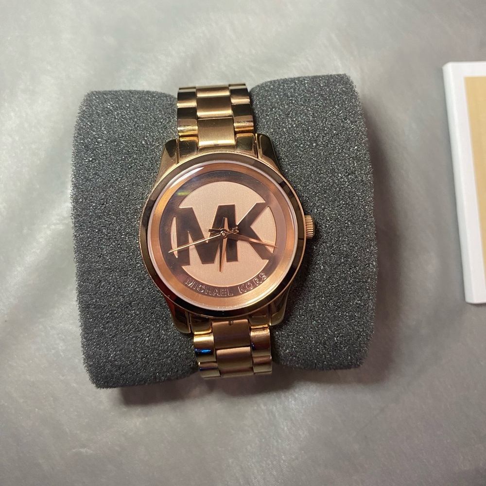Michael Kors Women MK3334 Logo Dial Watch Rose Gold Stainless Quartz New Battery - Picture 3 of 14